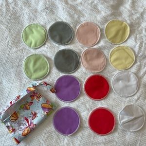 NWOT wegreeco Nursing Pads (14) plus Storage and Laundry bags